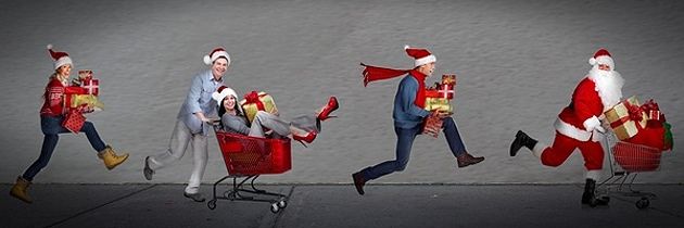 Menschen bei den Weihnachtseinkäufen